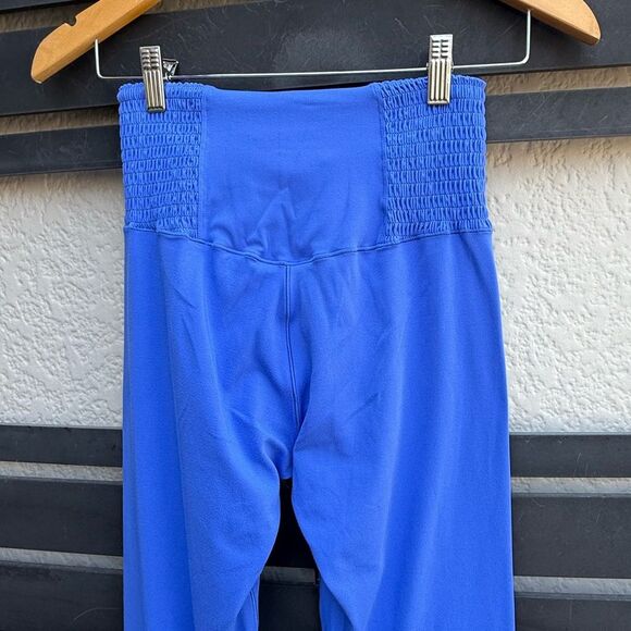 Aerie Offline Real Me Smocked 7/8 Hi-Rise Leggings in Blue | Medium - Picture 5 of 7